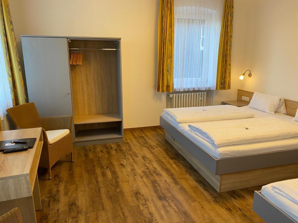 Hotel Gasthof Zum Storch Schluesselfeld Exterior photo