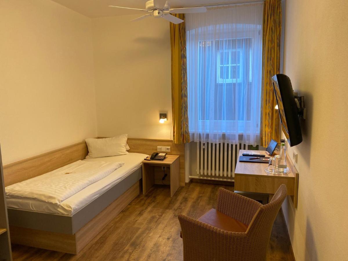 Hotel Gasthof Zum Storch Schluesselfeld Exterior photo